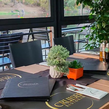 Botel Cruiser Restoran