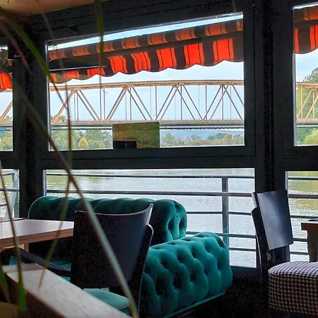 Botel Cruiser Restoran *