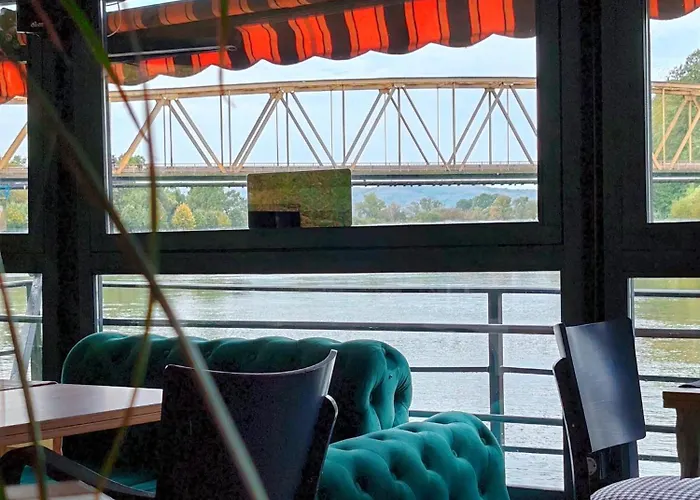 Botel Cruiser Restoran *